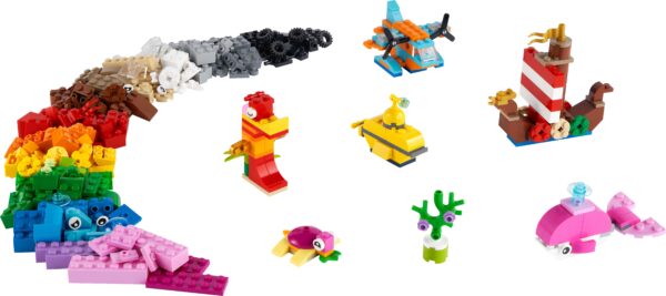 Lego Creative Ocean Fun pieces laid out