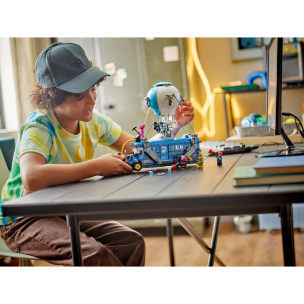 LEGO Fotrnite Battle Bus 77073